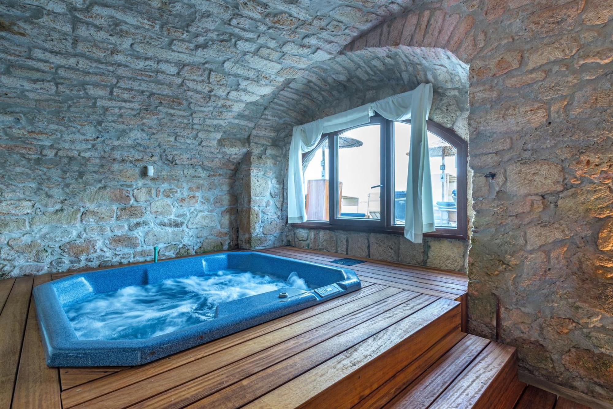 Ammon Zeus Luxury Hotel
